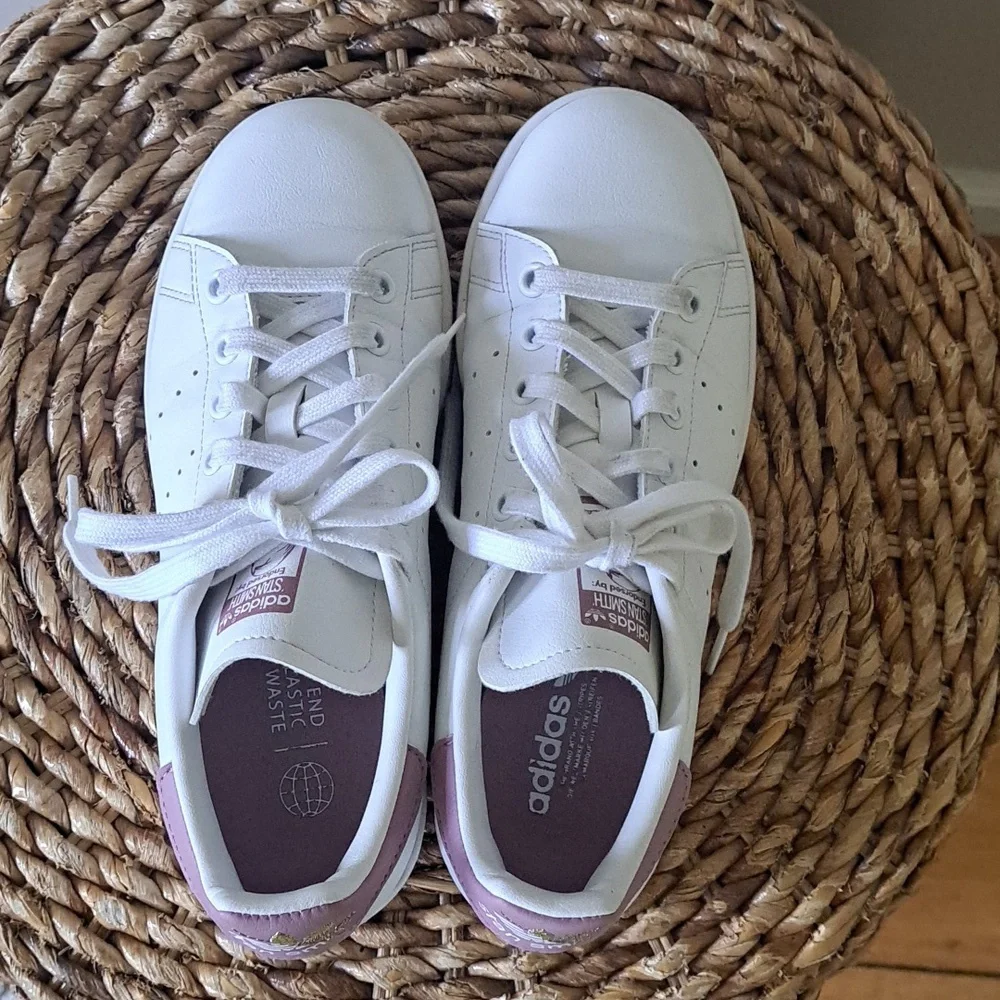 Adidas Womens Classic Stan Smith White Leather‎ Fashion/Athleisure Sneakers S-6
